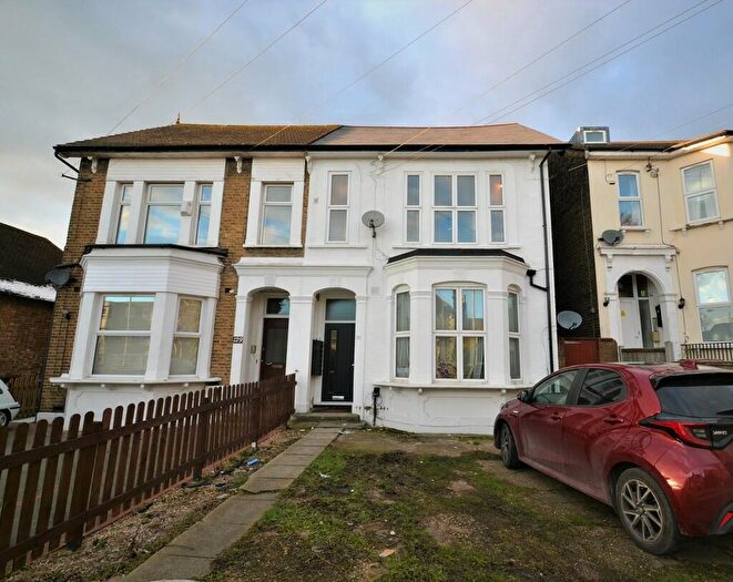 Studio To Rent In Hainault Road (), Leytonstone, E11