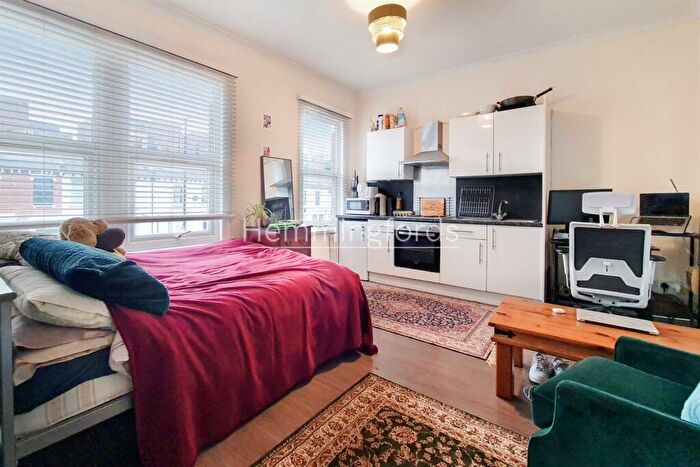 Studio To Rent In Hornsey Park Road, London, N8