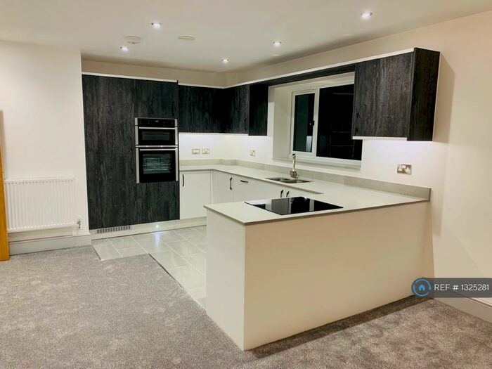 2 Bedroom Flat To Rent In St. Catherines Close, Birmingham, B15