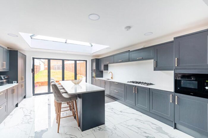 5 Bedroom Semi-Detached House For Sale In Wagon Lane, Solihull, West Midlands, B92