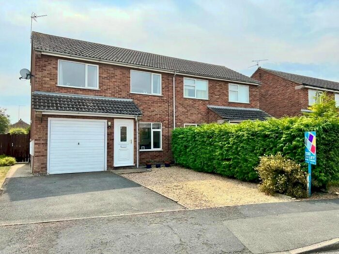 3 Bedroom Semi-Detached House To Rent In Fife Close, Stamford, PE9
