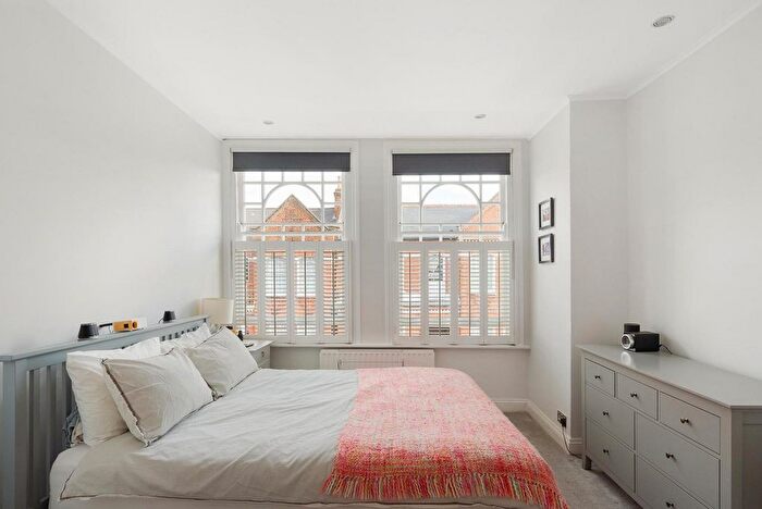 2 Bedroom Flat To Rent In Dafforne Road, London, SW17