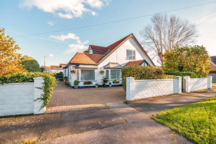 4 Bedroom Detached House For Sale In Havant Road, Hayling Island, PO11