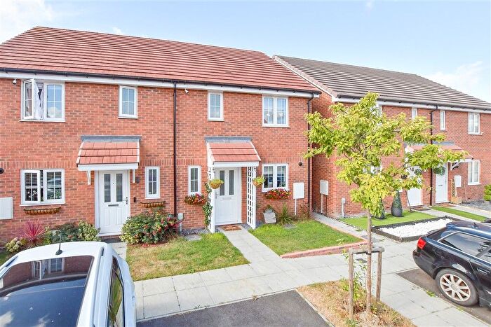 2 Bedroom Semi Detached House For Sale In Joy Drive, Tonbridge, Kent, TN12
