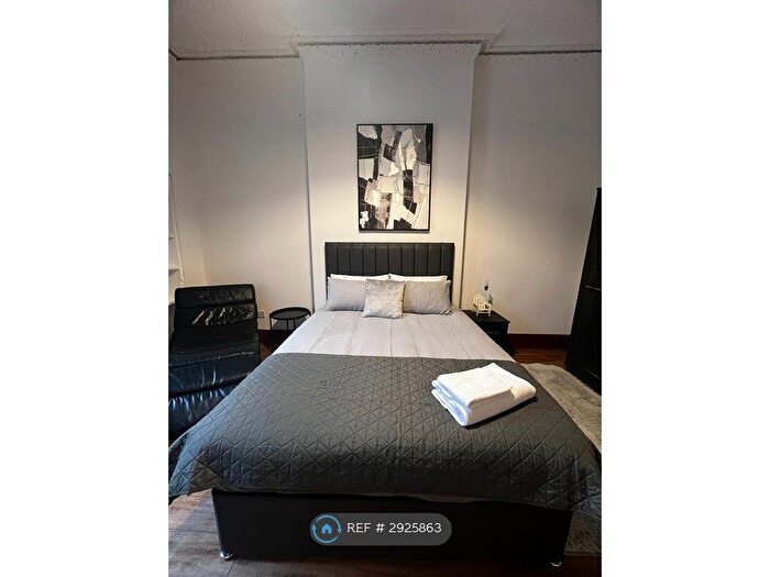 3 Bedroom Flat To Rent In Sauchiehall Street, Glasgow, G2