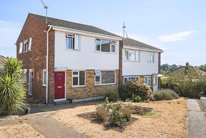 2 Bedroom Maisonette For Sale In Gresham Close, Bexley, DA5