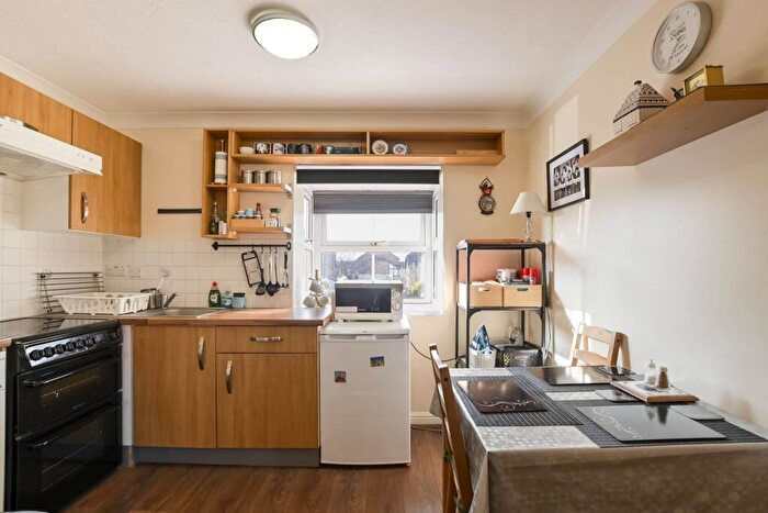 Studio For Sale In Silbury Avenue, Colliers Wood, Mitcham, CR4