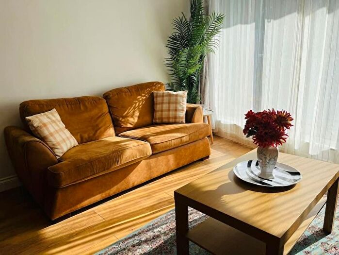 2 Bedroom Flat To Rent In Ashleigh Court, Loates Lane, Watford, Hertfordshire, WD17