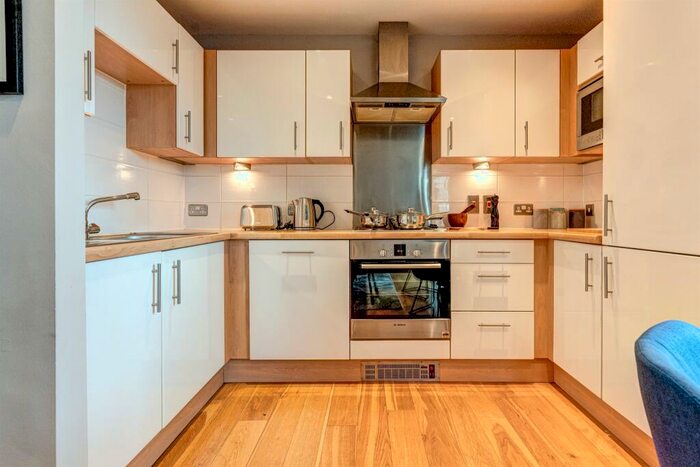 1 Bedroom Flat To Rent In Bute Terrace, Cardiff, CF10