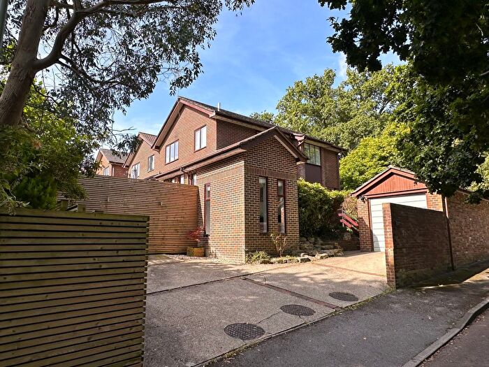 4 Bedroom Detached House For Sale In Trafalgar Way, Hythe, SO45