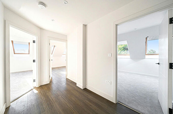 2 Bedroom Flat For Sale In Hyde Street, Winchester, Hampshire, SO23