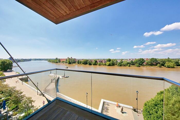 3 Bedroom Flat To Rent In Distillery Wharf, Chancellors Road, Fulham, W6