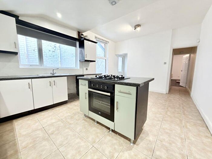 2 Bedroom Flat To Rent In Grimsby Road, Cleethorpes, DN35