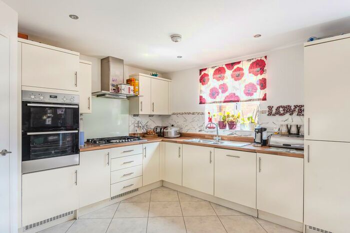 4 Bedroom Semi-Detached House To Rent In Didcot, Oxfordshire, OX11