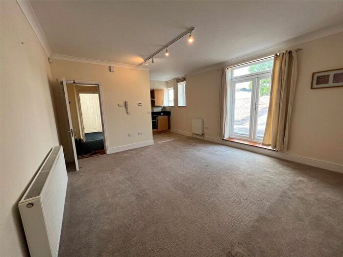 1 Bedroom Apartment To Rent In Queens Road, Weybridge, Surrey, KT13