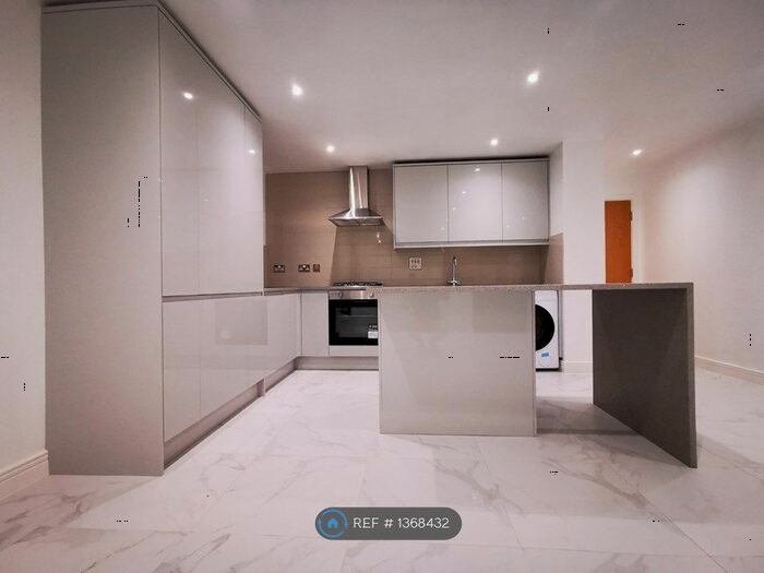 2 Bedroom Flat To Rent In Erebus Drive, London, SE28