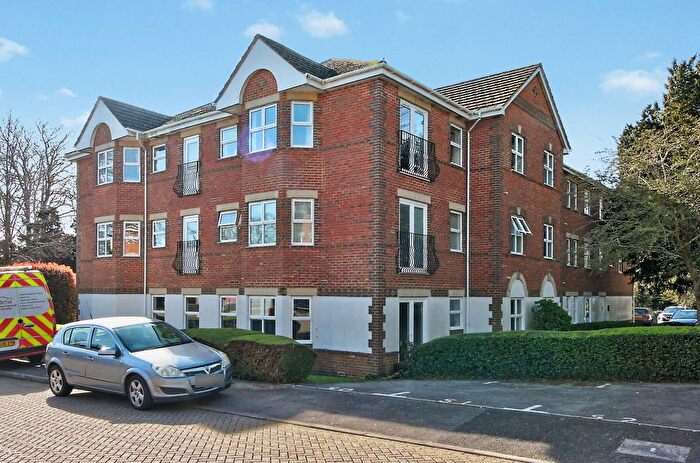 2 Bedroom Flat For Sale In Norn Hill, Basingstoke, RG21
