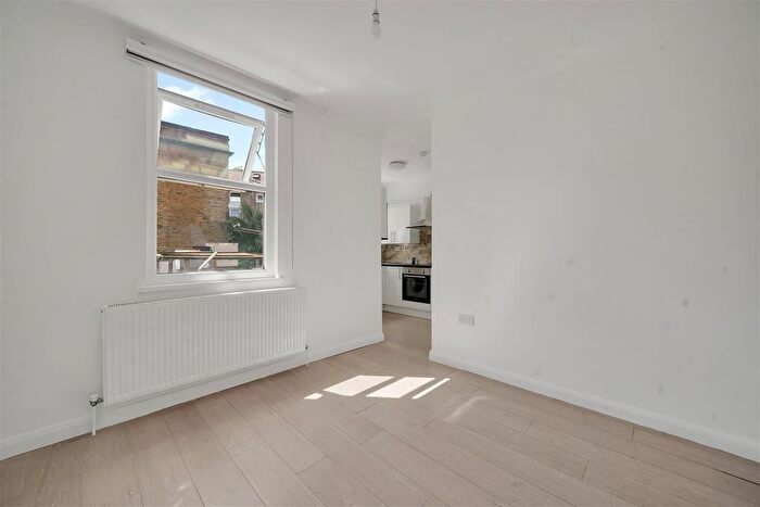 2 Bedroom Flat To Rent In Green Lanes, Stoke Newington, N16