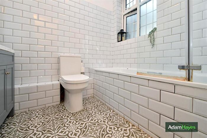 3 Bedroom Apartment For Sale In Woodstock Road, Golders Green, NW11