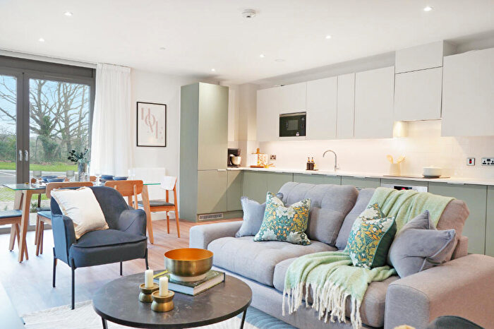 3 Bedroom Apartment To Rent In The Oakgate, KT22