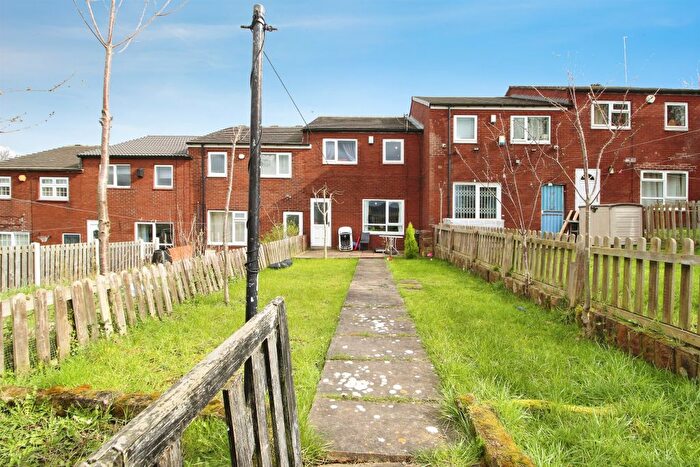 3 Bedroom Terraced House For Sale In Buckton View, Leeds, LS11