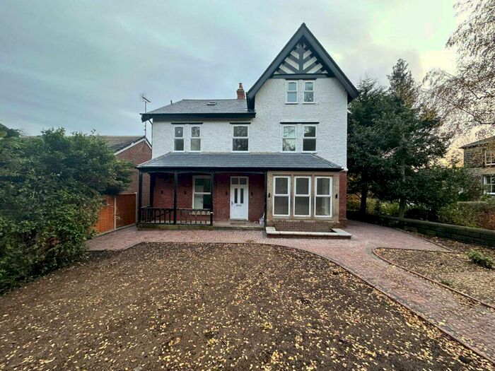 2 Bedroom Flat To Rent In Flat, Claremont Drive, Headingley, Leeds, LS6