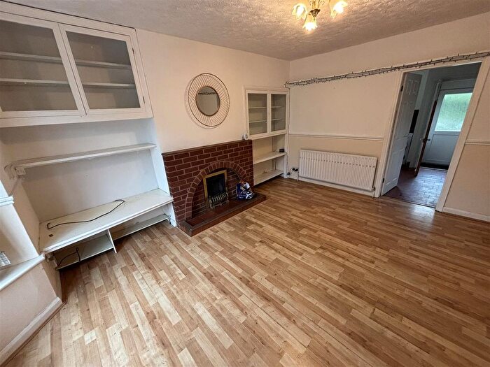 3 Bedroom Semi-Detached House To Rent In Westlands Road, Uttoxeter, ST14