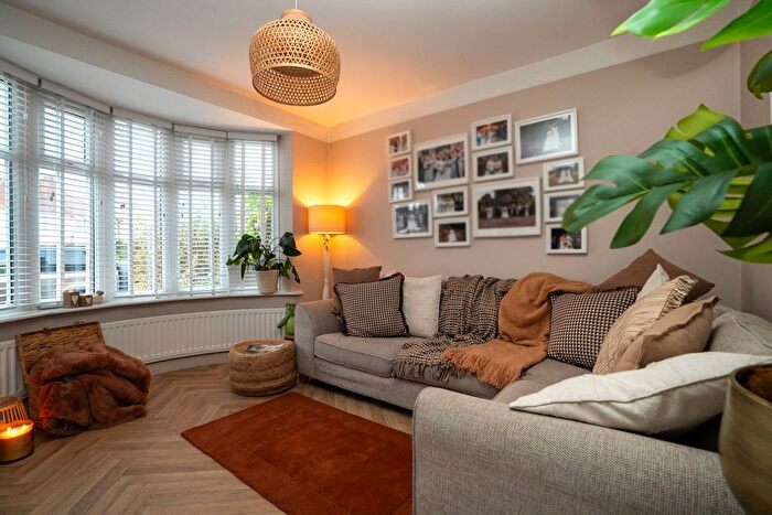 3 Bedroom Semi Detached House For Sale In Beech Avenue, Derby, Derbyshire, DE24