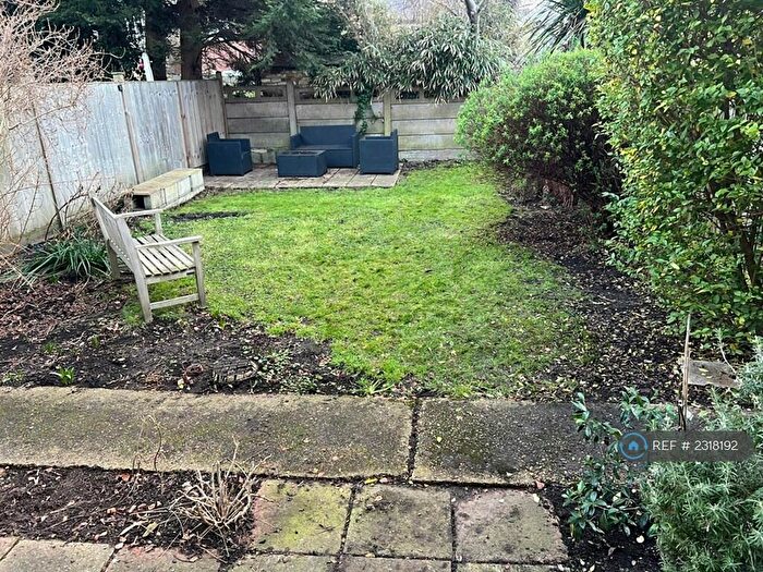 2 Bedroom Flat To Rent In New Road, Kingston Upon Thames, KT2