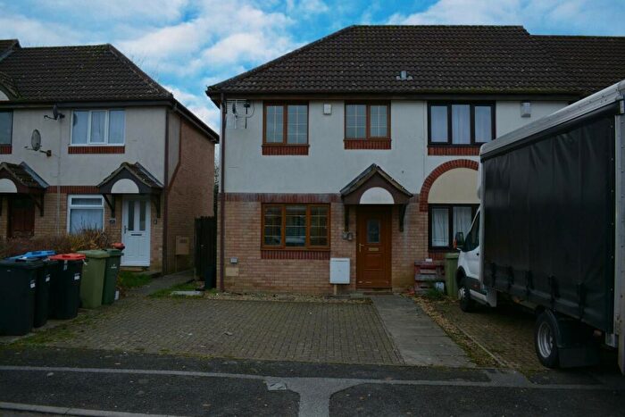 3 Bedroom Semi-Detached House To Rent In Pimpernel Grove, Walnut Tree, Milton Keynes, MK7