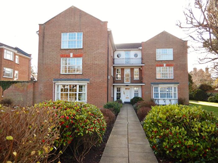 3 Bedroom Apartment To Rent In Phyllis Court Drive, Henley-on-Thames, Oxon, RG9