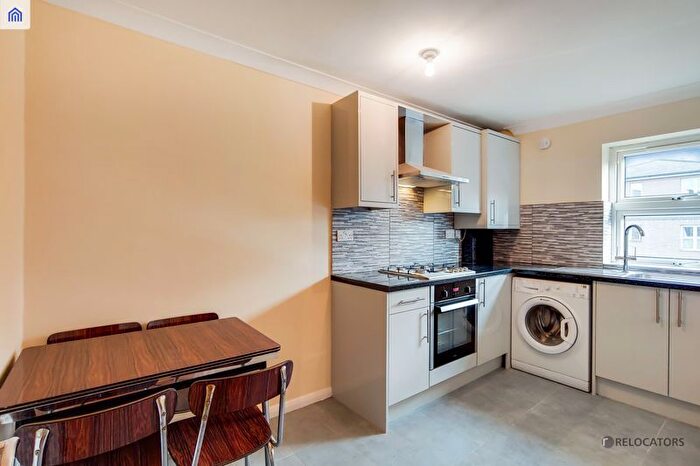 Studio To Rent In Bethnal Green Road, London, E2