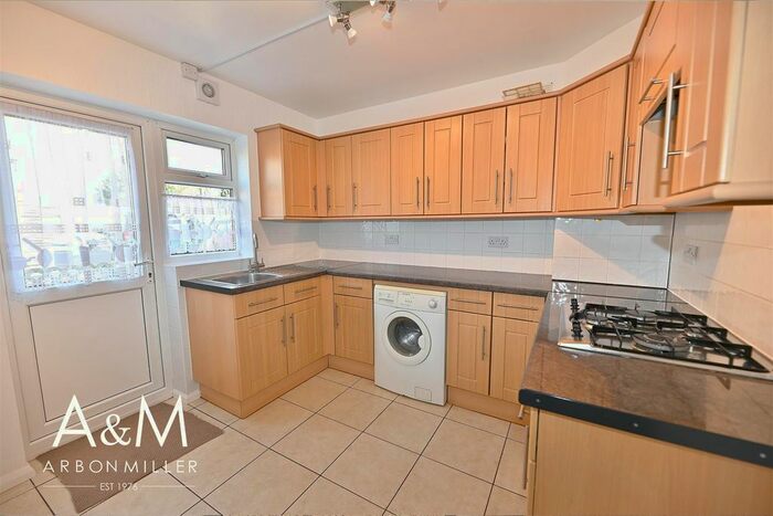 2 Bedroom Maisonette To Rent In Whalebone Grove, Chadwell Heath, Romford, RM6