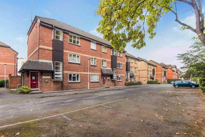1 Bedroom Apartment To Rent In Troon Court, Muirfield Close, Reading, RG1
