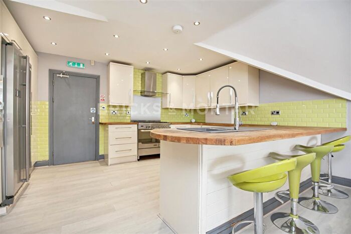 7 Bedroom Flat To Rent In Dinsdale Place, Sandyford, Newcastle Upon Tyne, NE2