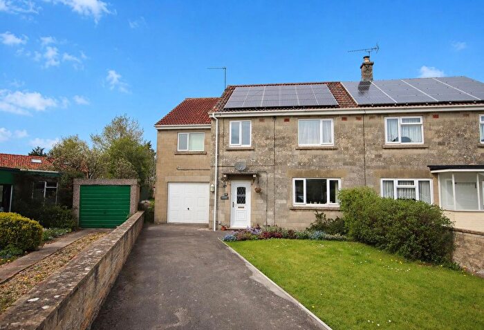 5 Bedroom Semi Detached House For Sale In Hardens Close, Chippenham, SN15