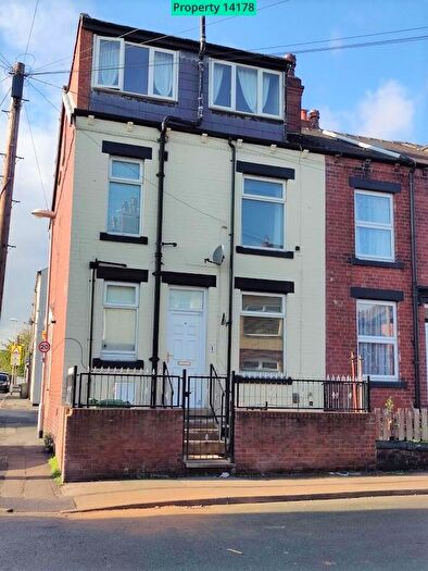 4 Bedroom Terraced House To Rent In Firth Mount, Leeds, LS11