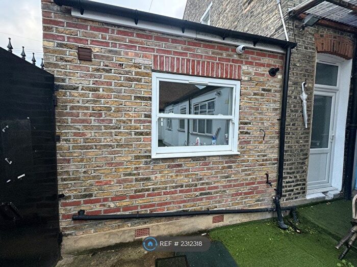 Studio To Rent In Lakefield Road, London, N22