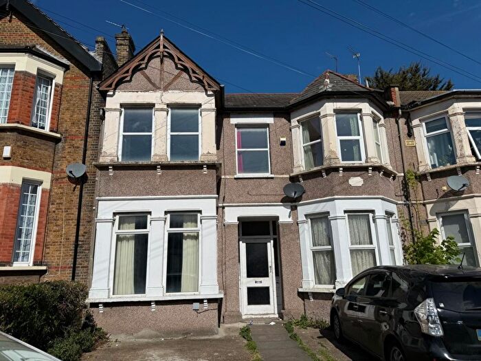 2 Bedroom Flat To Rent In Valentines Road, Ilford, IG1