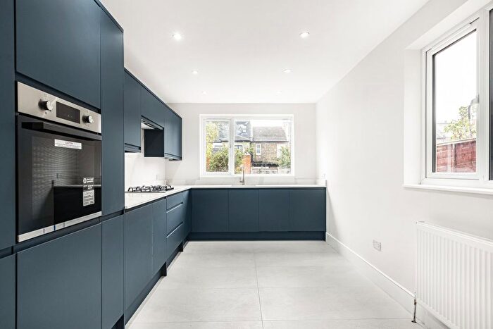 3 Bedroom Terraced House To Rent In Elsenham Road, Newham, E12