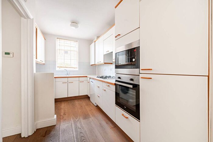 4 Bedroom Maisonette To Rent In Lansdowne Mews, Holland Park, London, W11