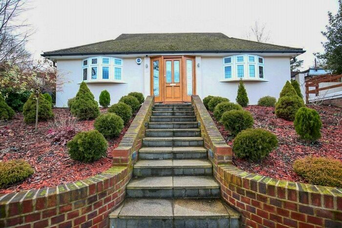 3 Bedroom Bungalow To Rent In Ravensbourne Avenue, Bromley, Kent, BR2