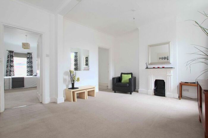 2 Bedroom Flat To Rent In Northfield Avenue, London, W13