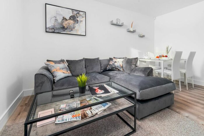 2 Bedroom Flat To Rent In Tollhouse Way, Smethwick, B66