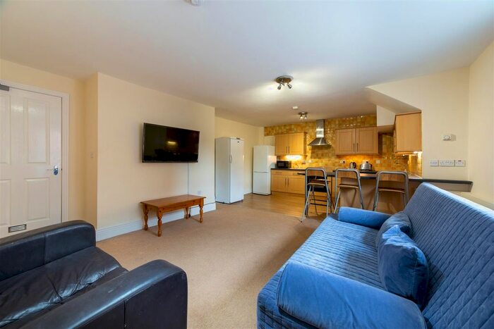 4 Bedroom Flat To Rent In Hoults Estate, Walker Road, Newcastle Upon Tyne NE6