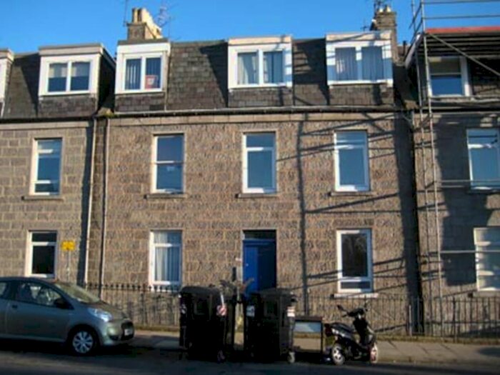 1 Bedroom Maisonette To Rent In Holburn Street, Basement Floor Right, AB10