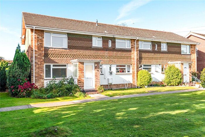 2 Bedroom Flat For Sale In Aspen Place, New Milton, BH25