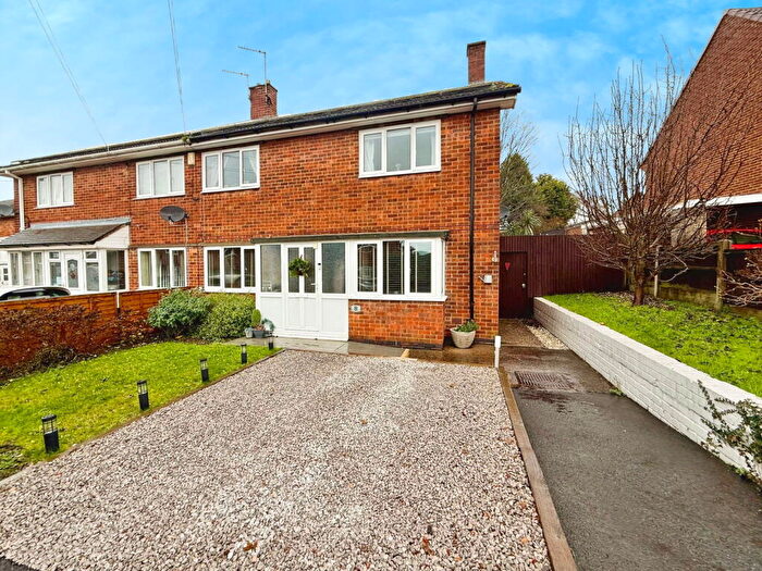 3 Bedroom Semi-Detached House For Sale In Chatsworth Road, Newhall, DE11