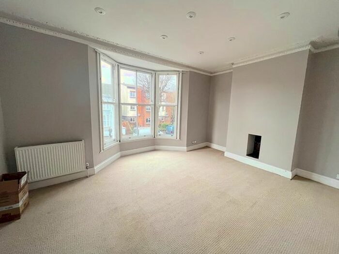 2 Bedroom Flat To Rent In Sackville Road, Hove, BN3