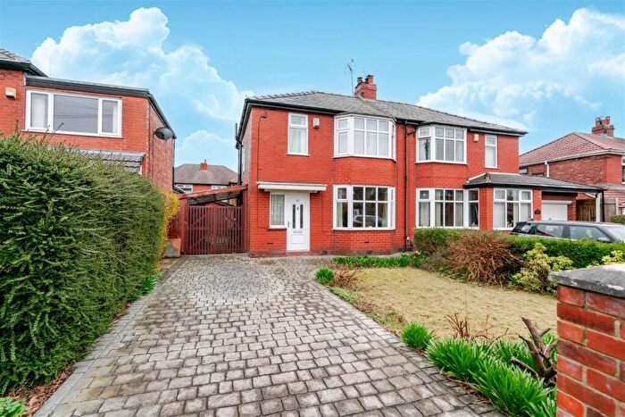 3 Bedroom Semi Detached House For Sale In Newearth Road, Worsley, Manchester, M28